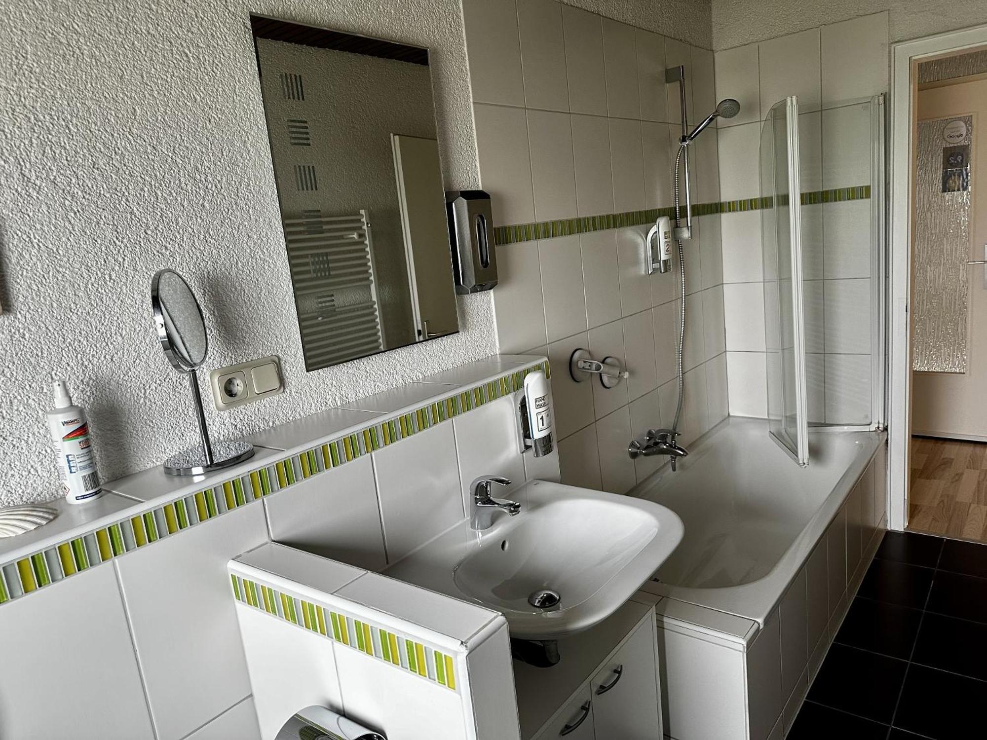 Haus Alt - Ferienwohnung Illingen  外观 照片